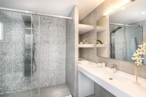 a bathroom with a shower and a sink and a mirror at Villa Ariadne in Achlia