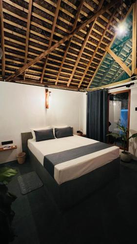 a bedroom with a large bed in a room at Villa Carlos Tangalle in Tangalle