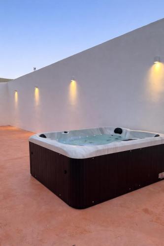 Irene Villa with Hot Tub, by Estia