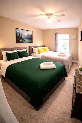 a bedroom with two beds and a ceiling fan at Presidential DC Estate Signature Group Stay for 22 in Washington, D.C.