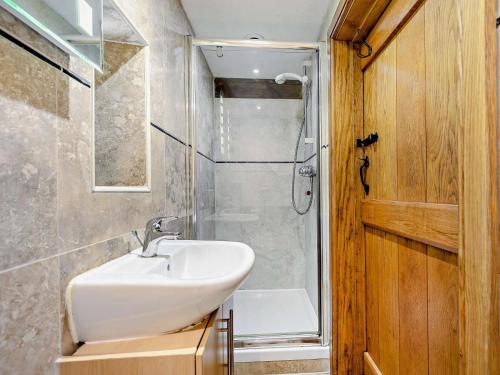 a bathroom with a sink and a shower at 2 Bed in Launceston oc-92551 in Saint Giles on the Heath
