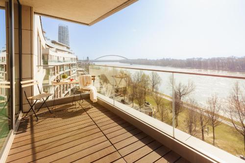 BNB Eurovea 1 Waterfront Apartment