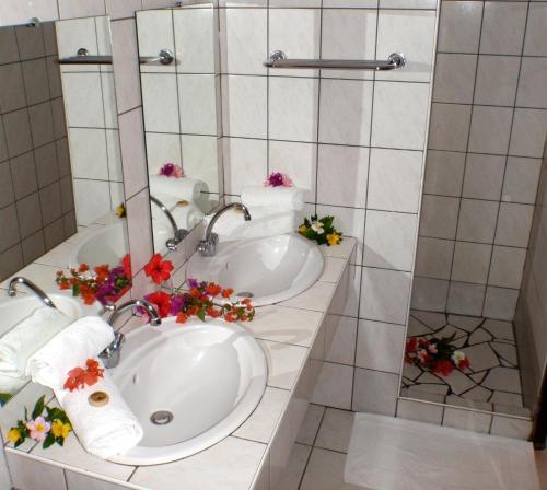 Un baño de Hotel Hibiscus