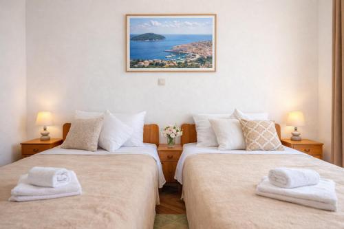 Sea to Sky Large 2BR with Best City Views and Free Parking