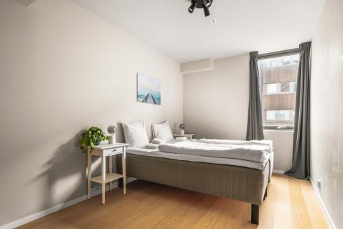 a bedroom with a bed and a window at Prime Location - 2 Bedroom Apartment! in Bergen