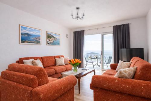 Sea to Sky Large 2BR with Best City Views and Free Parking