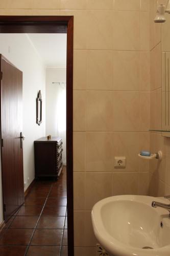 Vonios kambarys apgyvendinimo įstaigoje Quinta Manuel Santo