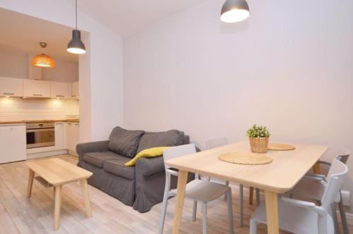 Comfortable Victus Studio near the Railway Station by Noclegi Renters