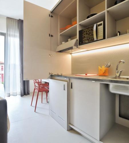 Η κουζίνα ή μικρή κουζίνα στο Residence Cristallo Senigallia