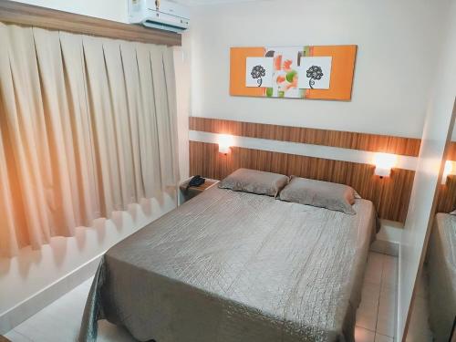 a small bedroom with a bed and a window at Lacqua Diroma 12345 Caldas Novas in Caldas Novas
