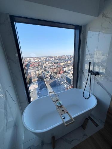 SKY TOWER Katowice l 19 piętro l Wanna z Widokiem na miasto