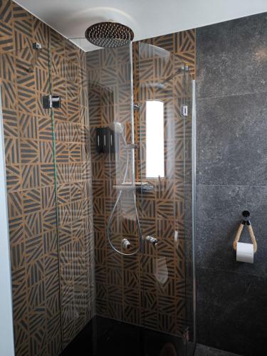 a bathroom with a shower with a glass door at Ferienwohnung Kampić Turmblick in Rottweil