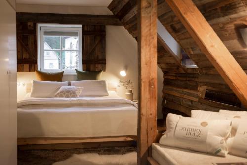 a bedroom with a bed and a window at Posthotel Alexander Herrmann in Wirsberg