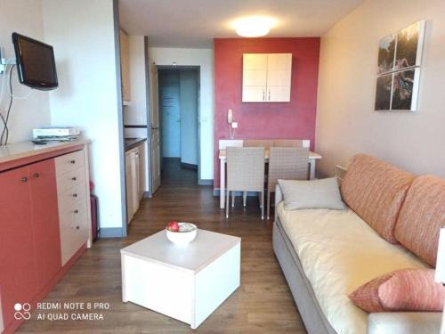 Saint-Raphael Cap Esterel Vue Mer Air-con 4 to 5 pers XWQ3