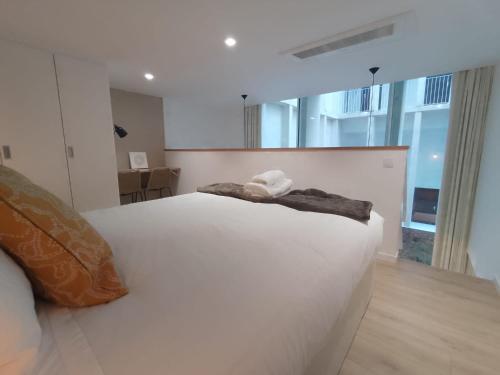 Aveiro White 105