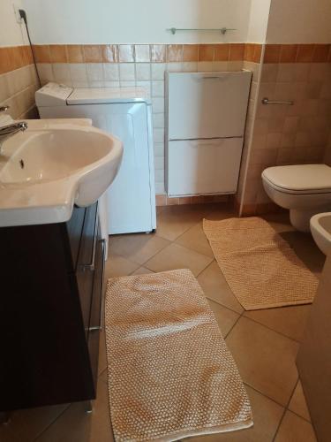 a bathroom with a sink and a toilet at Dimora sul mare in Policoro