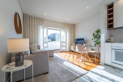 a living room with a couch and a table at Brittos Avenue Apartment in Gaia in Vila Nova de Gaia