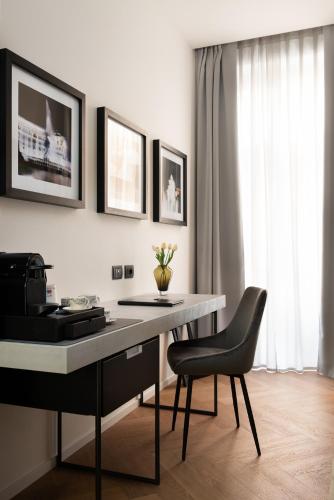 At Forty-One Apt 03