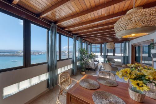 Casa Bonica - Ocean Views - Beach 2 min By Lanzarote Vacation Homes