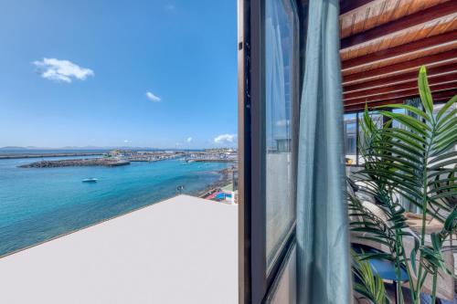 Casa Bonica - Ocean Views - Beach 2 min By Lanzarote Vacation Homes