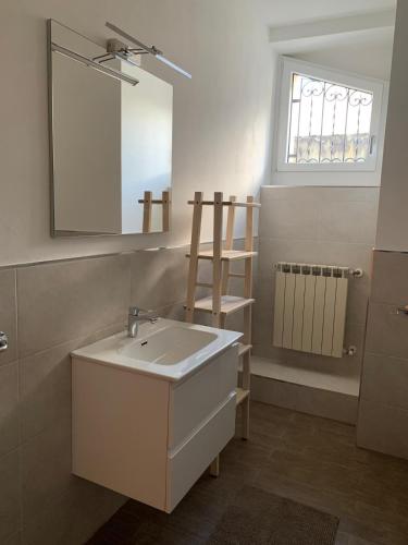 a bathroom with a sink and a mirror at Casa Pulverun in Domodossola