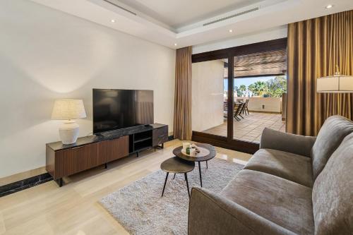 La Perla del Mar - Exclusive Sea View Apartment, Bahía de la Plata, Estepona