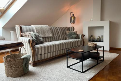 a living room with a couch and a table at De Bookholt - Premium Ferienwohnung in Vreden
