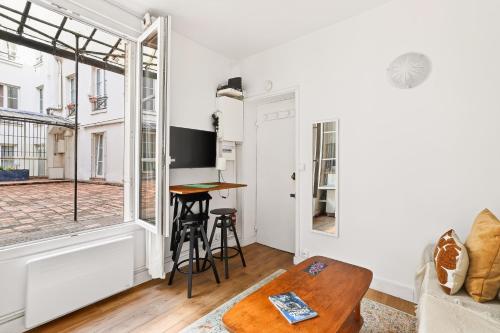 Lovely Studio 10 mn walk to Louvre & Latin Quarter