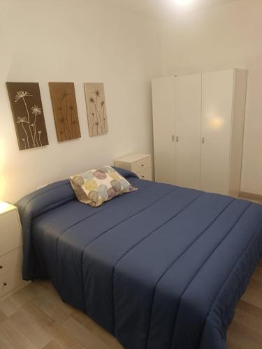a bedroom with a bed with a blue blanket at Mediterraneo in Vinarós