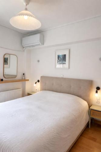Stylish Apartment With Balcony in Glyfada