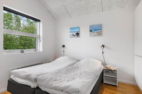 a white room with two beds and a window at OH543-Hadsund-Haslevgarde-eng-16 in Hadsund