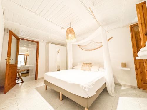a bedroom with a bed with a hammock in it at Kalma - at the picturesque Via Stretta in Cagliari