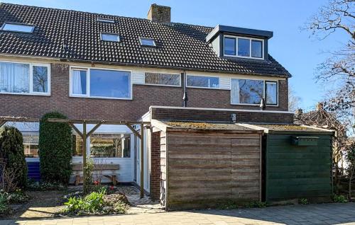 a house with a garage in front of it at Awesome Apartment In Broek In Waterland With Wifi in Broek in Waterland