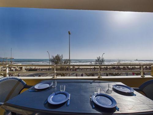 Appartement 3 pièces en bord de mer avec terrasse et parking, 6 personnes - FR-1-423-293