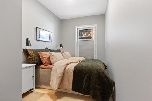 a bedroom with a bed and a window at Svolvær Panorama City Suite in Svolvær