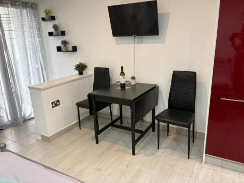 Et tv og/eller underholdning på Theodoros Apt.22