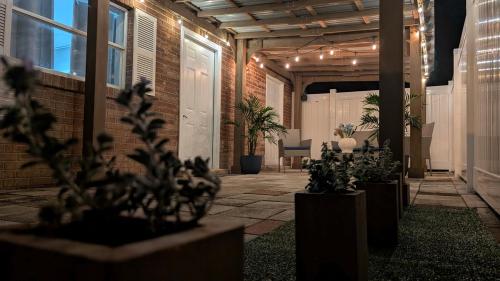a courtyard with potted plants in a building at Blue Dream Sunrise - Your journey, our passion in Lakeland