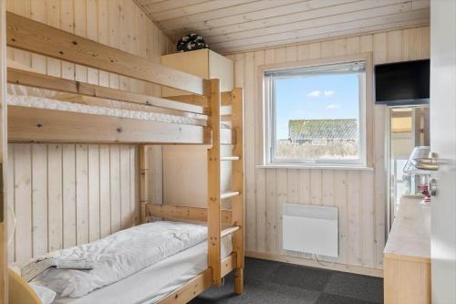 a room with two bunk beds and a window at 519-Lemvig-Gaskaervej-95-h in Lemvig