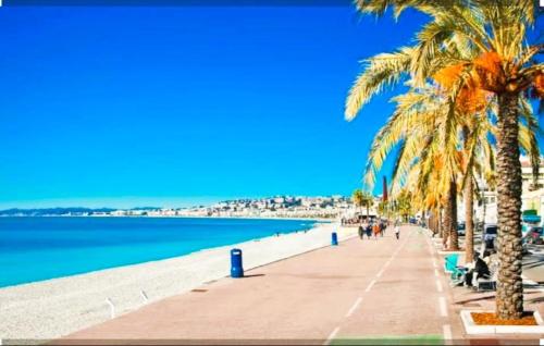Loft Beach - Tram - Promenade des Anglais - Airport