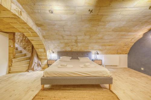 Loft d’exception dans un ancien chai avec parking et terrasse - Cœur de Bordeaux