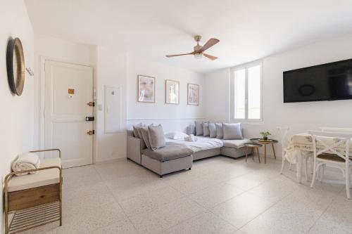 Bright Apartment Renovated in Center of Old Antibes