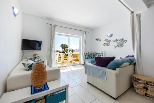 1C Waterside with Shared Pool