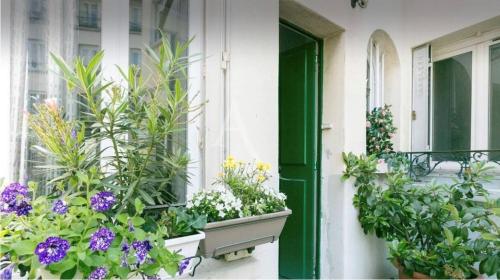 Studio Apartment Small renovated house in Paris