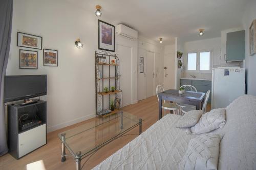FRGK Fauvettes 1BDR Terrace, Parking, AC & Ultra-Fast Wi-Fi
