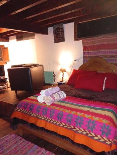 a bedroom with a bed with towels on it at Namasté Casa Rural in Vaqueros