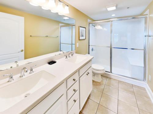 a bathroom with two sinks and a shower and a toilet at Gull Reef 635 in Tybee Island