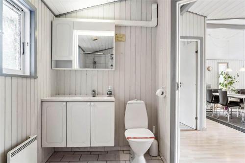 a white bathroom with a toilet and a sink at 0240-Romo-Peder-Jespersensvej-9 in Høm