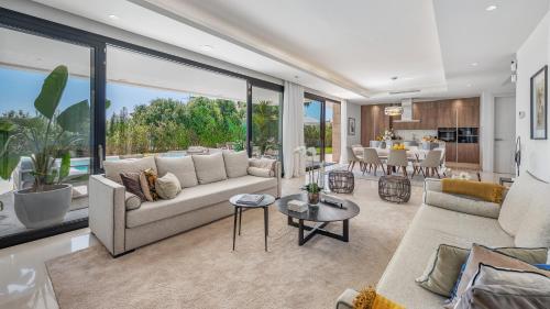 VACATION MARBELLA I Villa Fleur, Rooftop Hot Tub, Heated Pool, Sauna, Cine, GYM, Sea View, Close to The Beach