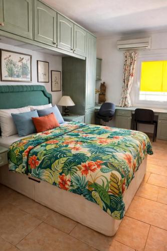 Los Cristianos First Line