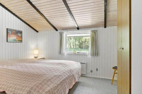 a bedroom with a bed and a window at 0312-Romo-Vagtelvej-8 in Høm